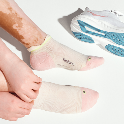Feetures Elite Max Cushion No Show Tab Socks