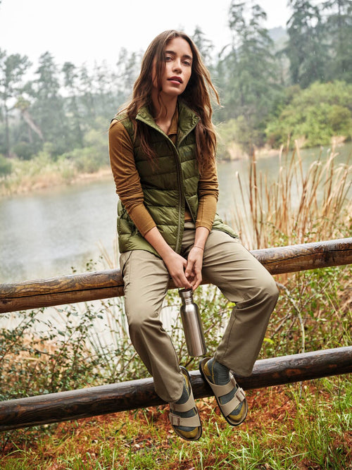 Women's Birkenstock Arizona in Stone