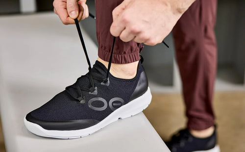 OOFOS OOmg Sport Low Shoe – White/Black