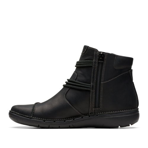 Women's Clarks Un Loop Up - Black Leather