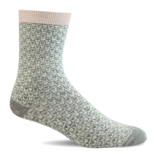 Women's Sockwell Sweet Hearts Essential Comfort Crew Socks – Light Grey