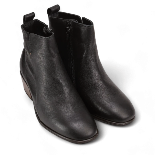 Women's Naot Ethic - Soft Black Leather