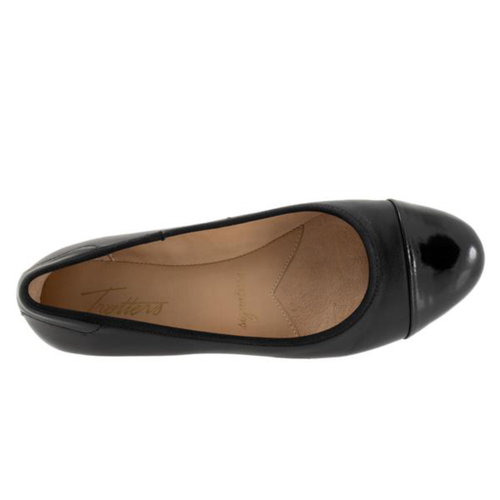 Women's Trotters Clara Ballet Flat - Black with Patent Toe