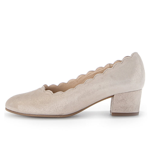 Women's Gabor Scalloped Pump - Muschel