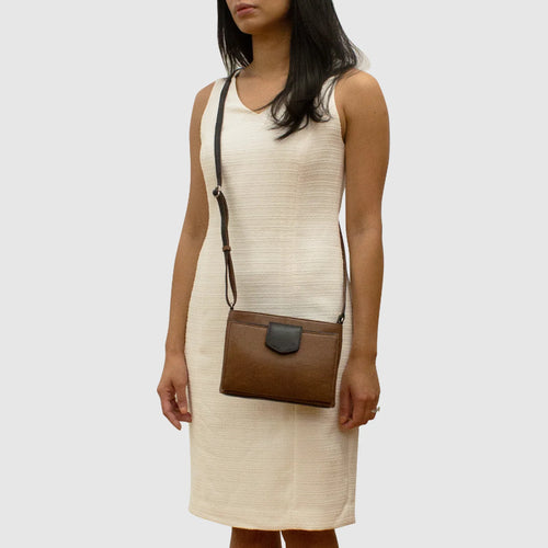 ili New York Pointed Tab Crossbody Organizer - Toffee/Black